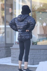 lisa-rinna-out-and-about-in-los-angeles-12-31-2021-2.jpg