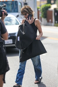 lisa-rinna-out-and-about-in-west-hollywood-10-20-2022-6.jpg