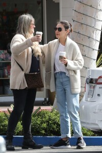 mila-kunis-out-for-coffee-with-a-friend-in-los-angeles-02-13-2023-8.jpg