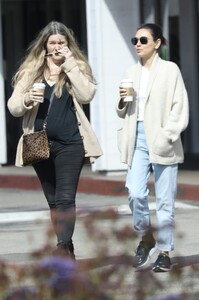 mila-kunis-out-for-coffee-with-a-friend-in-los-angeles-02-13-2023-9.jpg
