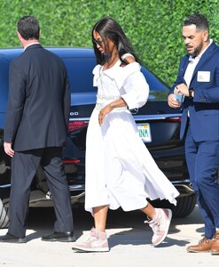 naomi-campbell-arrives-at-a-jpmorgan-chase-event-in-miami-beach-02-09-2023-2.jpg