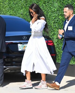 naomi-campbell-arrives-at-a-jpmorgan-chase-event-in-miami-beach-02-09-2023-3.jpg