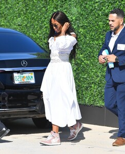 naomi-campbell-arrives-at-a-jpmorgan-chase-event-in-miami-beach-02-09-2023-4.jpg