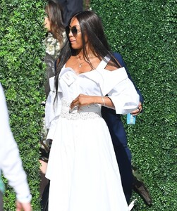 naomi-campbell-arrives-at-a-jpmorgan-chase-event-in-miami-beach-02-09-2023-5.jpg