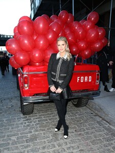 nicky-hilton-arrives-at-alice-olivia-fashion-show-in-new-york-02-11-2023-3.jpg