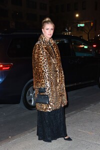 nicky-hilton-arrives-at-marc-jacobs-fashion-show-in-new-york-02-02-2023-0.jpg