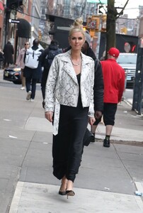 nicky-hilton-out-at-new-york-fashion-week-02-09-2023-5.jpg