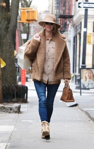 nicky-hilton-out-i-new-york-02-07-2023-2.jpg