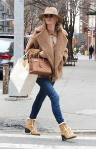 nicky-hilton-out-i-new-york-02-07-2023-5.jpg