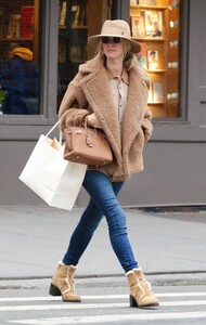 nicky-hilton-out-i-new-york-02-07-2023-6.jpg