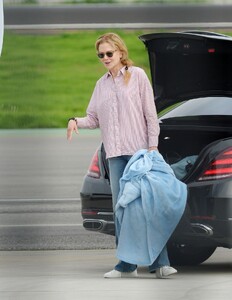 nicole-kidman-arrives-to-los-angeles-aboard-a-private-jet-01-14-2023-0.jpg