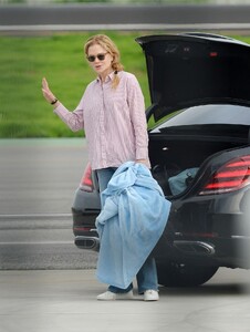 nicole-kidman-arrives-to-los-angeles-aboard-a-private-jet-01-14-2023-4.jpg