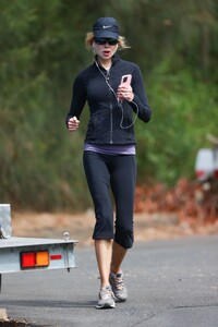 nicole-kidman-out-for-morning-run-in-sydney-01-13-2023-1.jpg