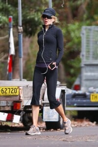 nicole-kidman-out-for-morning-run-in-sydney-01-13-2023-5.jpg