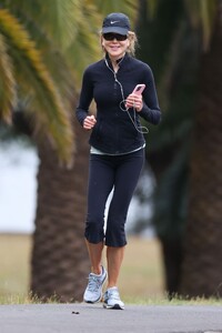 nicole-kidman-out-jogging-in-sydney-12-28-2022-6.thumb.jpg.e026b2b563f8de5f333b41691363688e.jpg