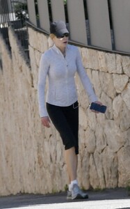 nicole-kidman-out-running-in-palma-01-15-2023-0.thumb.jpg.b84ec518ae7814008692401fb9d5e9d1.jpg