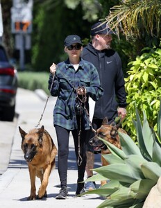 nicole-richie-and-joel-madden-out-with-their-dogs-in-santa-barbara-07-02-2022-2.jpg