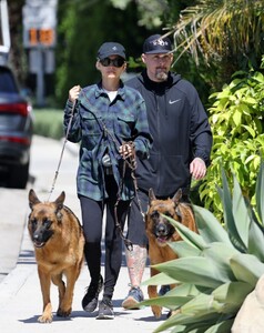 nicole-richie-and-joel-madden-out-with-their-dogs-in-santa-barbara-07-02-2022-3.jpg