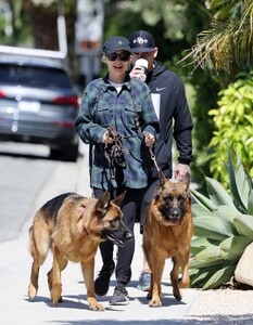 nicole-richie-and-joel-madden-out-with-their-dogs-in-santa-barbara-07-02-2022-6.jpg
