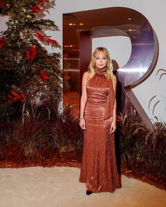 nicole-richie-at-revolve-gallery-closing-day-in-new-york-09-11-2022-1.jpg