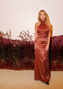 nicole-richie-at-revolve-gallery-closing-day-in-new-york-09-11-2022-2.jpg