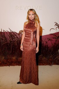 nicole-richie-at-revolve-gallery-closing-day-in-new-york-09-11-2022-6.jpg