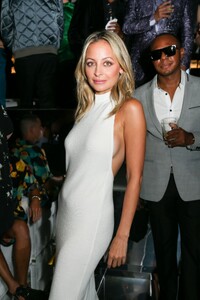 nicole-richie-at-tom-ford-ss23-runway-show-in-new-york-09-14-2022-6.jpg