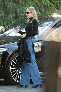 nicole-richie-out-for-dinner-at-san-vicente-bungalows-in-west-hollywood-06-20-2022-0.jpg