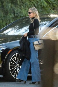 nicole-richie-out-for-dinner-at-san-vicente-bungalows-in-west-hollywood-06-20-2022-6.jpg