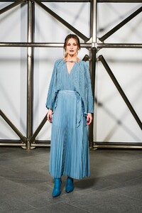olivia-palermo-at-jonathan-simkhai-show-at-new-york-fashion-week-02-10-2023-4.jpg