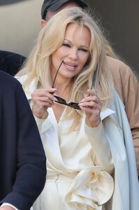 pamela-anderson-promotes-her-new-book-love-pamela-at-the-grove-mall-in-los-angeles-01-31-2023-5.jpg