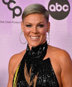 pink-at-2022-american-music-awards-in-los-angeles-11-20-2022-1.jpg