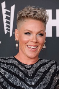 pink-at-37th-annual-rock-roll-hall-of-fame-induction-ceremony-in-los-angeles-11-05-2022-1.jpg