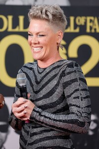 pink-at-37th-annual-rock-roll-hall-of-fame-induction-ceremony-in-los-angeles-11-05-2022-3.jpg