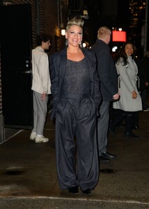 pink-leaves-late-show-with-stephen-colbert-in-new-york-02-21-2023-2.jpg