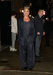 pink-leaves-late-show-with-stephen-colbert-in-new-york-02-21-2023-3.jpg