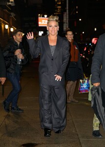 pink-leaves-late-show-with-stephen-colbert-in-new-york-02-21-2023-5.jpg