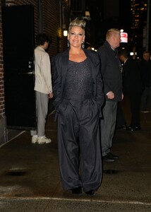 pink-leaves-late-show-with-stephen-colbert-in-new-york-02-21-2023-6.jpg