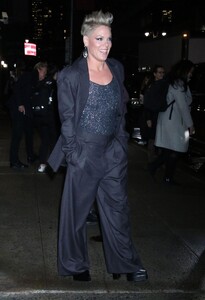 pink-leves-late-show-with-stephen-colbert-in-new-york-02-21-2023-0.jpg