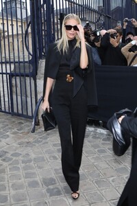 poppy-delevingne-arrives-at-victoria-beckham-show-at-paris-fashion-week-09-30-2022-3.thumb.jpg.afd23d1c19790b7b05476b94509981f6.jpg