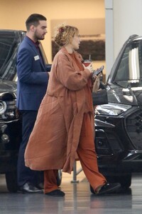 rumer-willis-buys-a-new-audi-suv-in-beverly-hills-02-13-2023-3.jpg