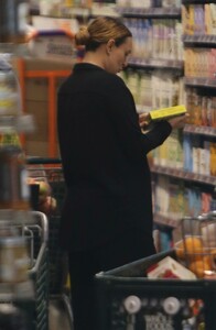 rumer-willis-out-for-groceries-shopping-at-whole-foods-market-in-sherman-oakes-01-31-2023-0.jpg