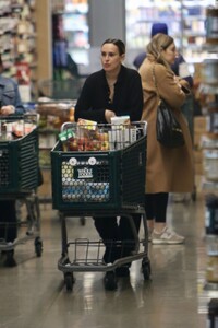 rumer-willis-out-for-groceries-shopping-at-whole-foods-market-in-sherman-oakes-01-31-2023-2.jpg