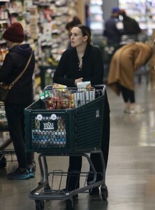 rumer-willis-out-for-groceries-shopping-at-whole-foods-market-in-sherman-oakes-01-31-2023-3.jpg