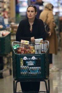 rumer-willis-out-for-groceries-shopping-at-whole-foods-market-in-sherman-oakes-01-31-2023-6.jpg