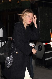 sienna-miller-arrives-at-opening-of-caviar-kaspia-at-mark-hotel-in-new-york-02-10-2023-4.jpg