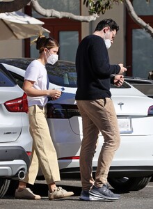 sofia-richie-and-elliot-grainge-house-hunting-in-montecito-01-24-2022-5.jpg