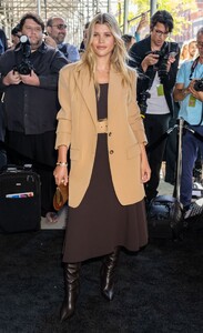 sofia-richie-michael-kors-show-at-nyfw-09-14-2022-6.jpg