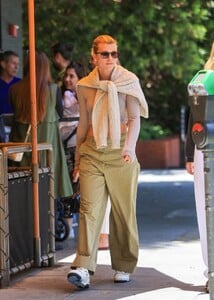 sofia-richie-out-and-about-in-los-angeles-06-17-2022-5.jpg