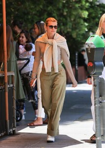 sofia-richie-out-and-about-in-los-angeles-06-17-2022-6.jpg